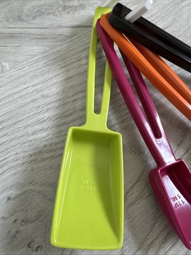 Set Of 4 Zak Designs Green Plastic Melamine Colorful Measuring Spoons w Ring - Picture 2 of 9