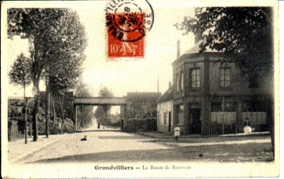 Grandvilliers - 60 GRANDVILLIERS - place barbier et halle au blé