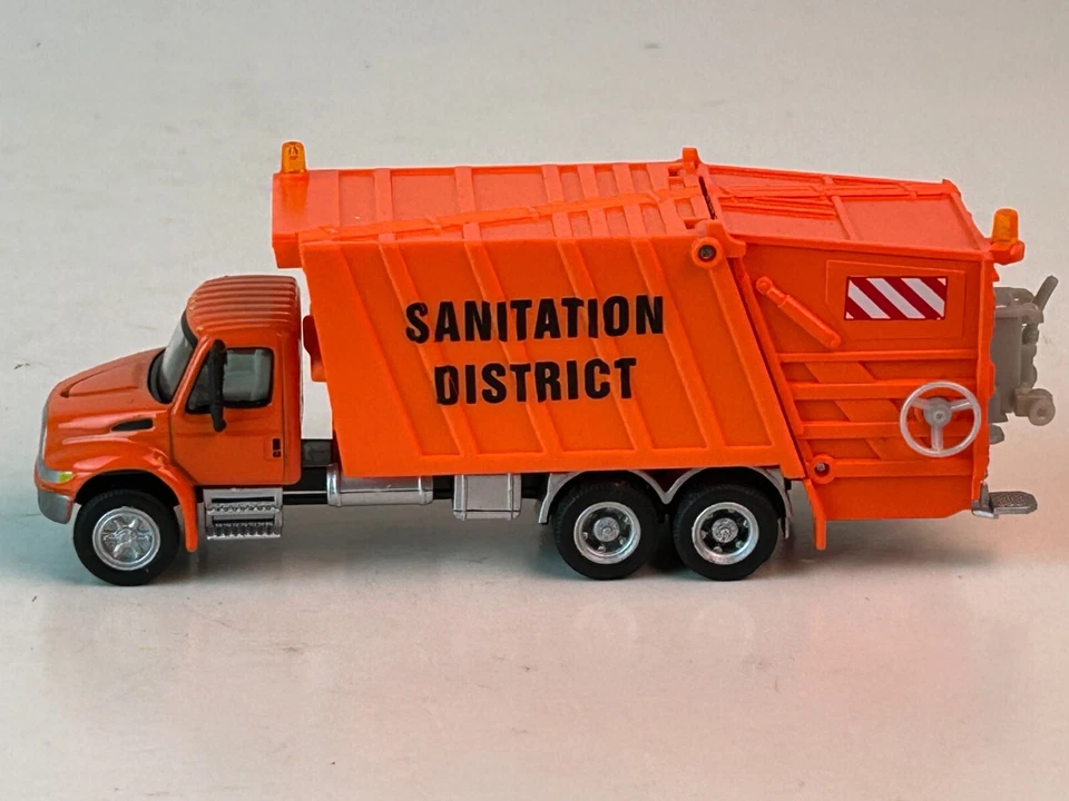 Boley 1:87 Scale International Sanitation/Garbage Truck, Orange - Image 4 of 4