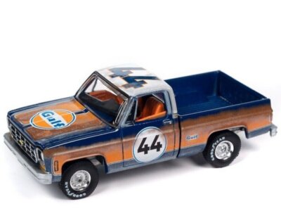 CHEVROLET Silverado - #44 weathered Truck - 1977 - GULF - Auto World 1:64