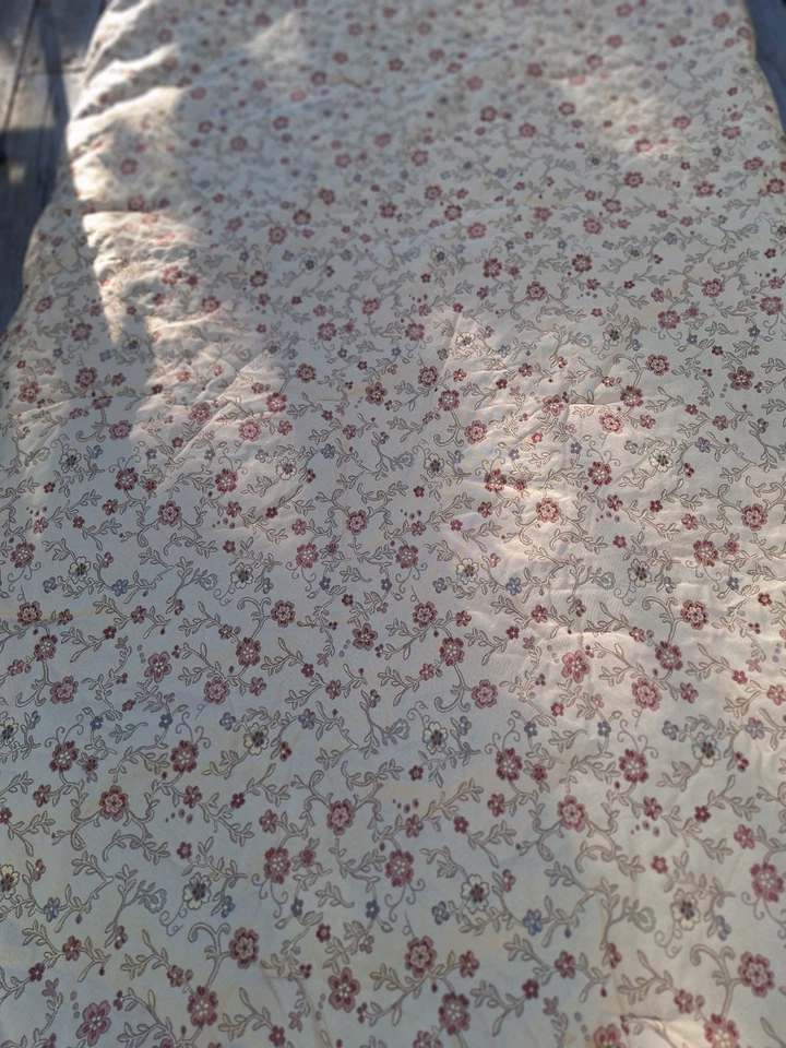 Waterford Reversible Jacquard Damask Comforter 90"x100" Queen - Image 3 of 4