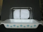 Pyrex vintage white/turquoise snowflake 1 1/4 qt. casserole dish