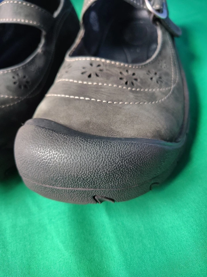 Mujer Talla 10 Keen Mary Janes Negro Con Diseño Flor Recortada Foto 2 de 4