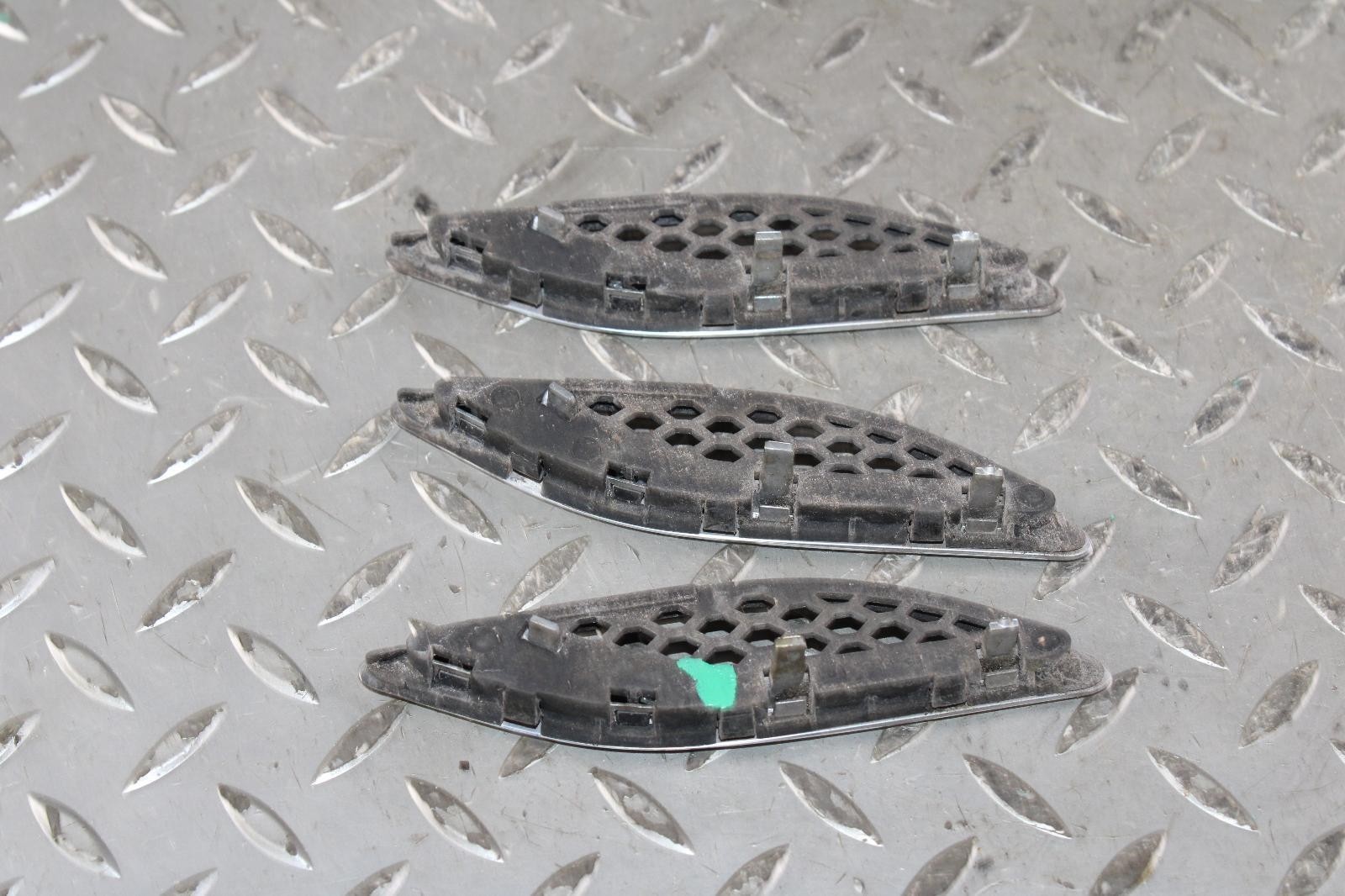 14-19 Ghibli Grey Front Passenger Right RH Fender Panel Vent Grill Set OEM WTY