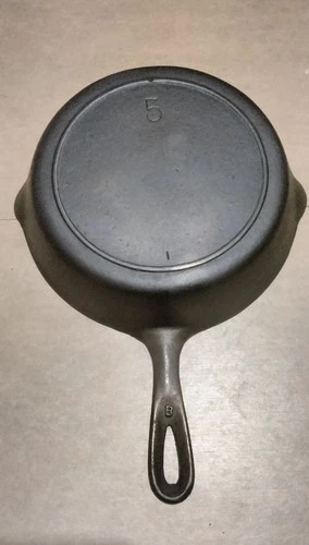 Vtg. Single Notch Lodge #5 (8 1/8) Cast Iron Skillet with Heat Ring