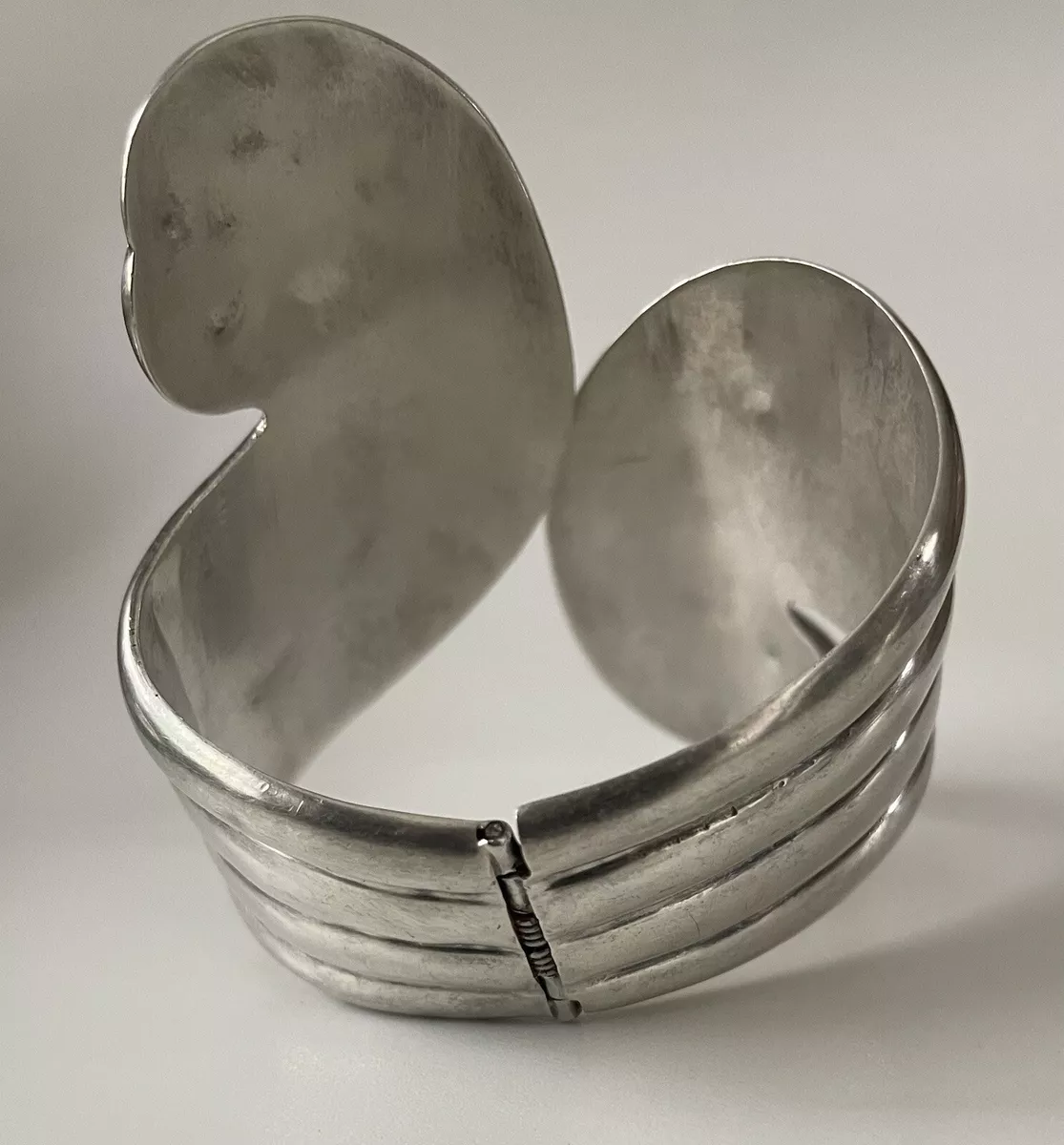 Amazon.com: Avalaya Silver Tone Vintage Inspired Hinged Bangle Bracelet:  Clothing, Shoes & Jewelry