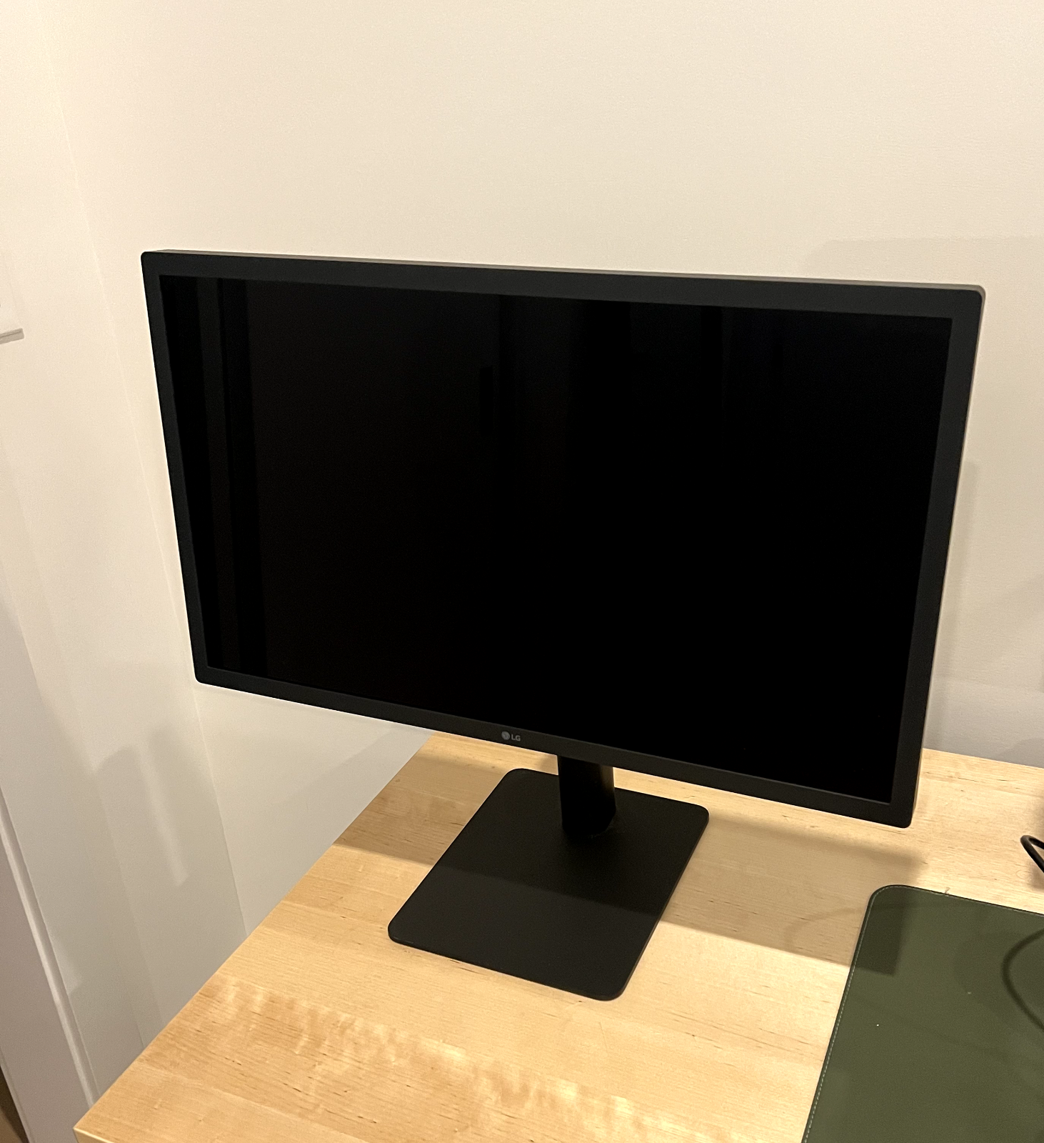Apple純正LG ULTRAFINE 染込ん 4K 24MD4KL-B