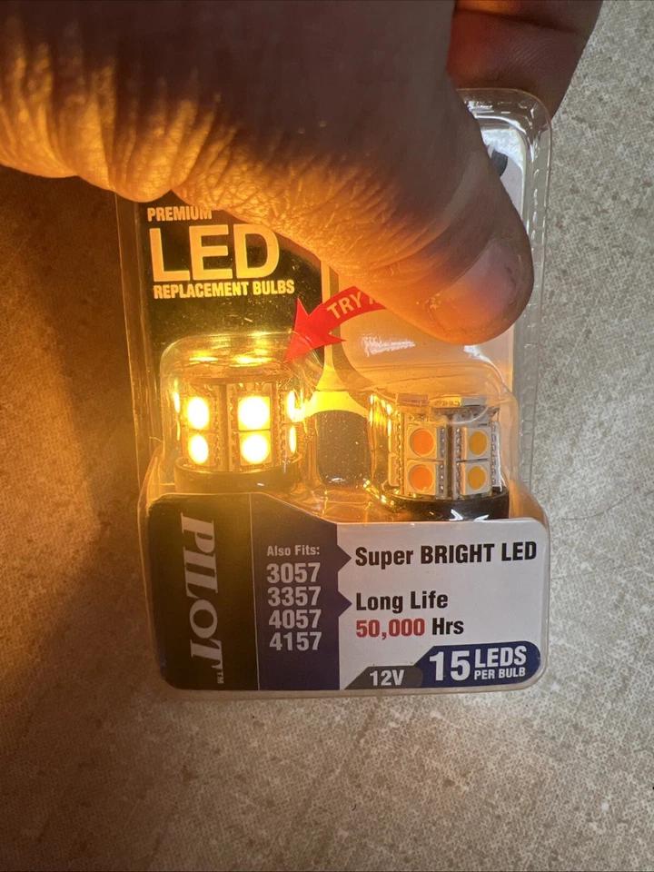Pilot IL-3157A-15 - Bombilla LED Ámbar, 12V 50.000HRS, 15LEDs por Bombilla, 2 PC Foto 2 de 3