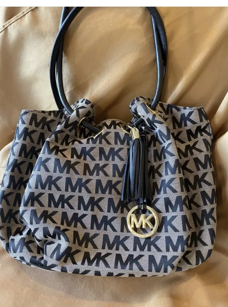 MICHAEL Michael Kors Black & Beige Medium East West Ring Tote Bag