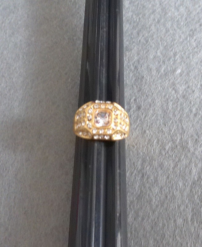 New Goldtone Clear Faceted Crystals Ring Size 9.50 Stunning & Eye-Catching