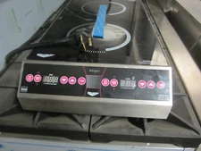 Vollrath 69522 Professional Series Countertop Induction Cooktop w/ (2) Burners, 