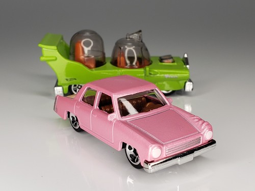 2014 Homer's Simpsons Pink Car And 2013 Concept Car Hotwheels Lot Of 2 - Picture 2 of 10