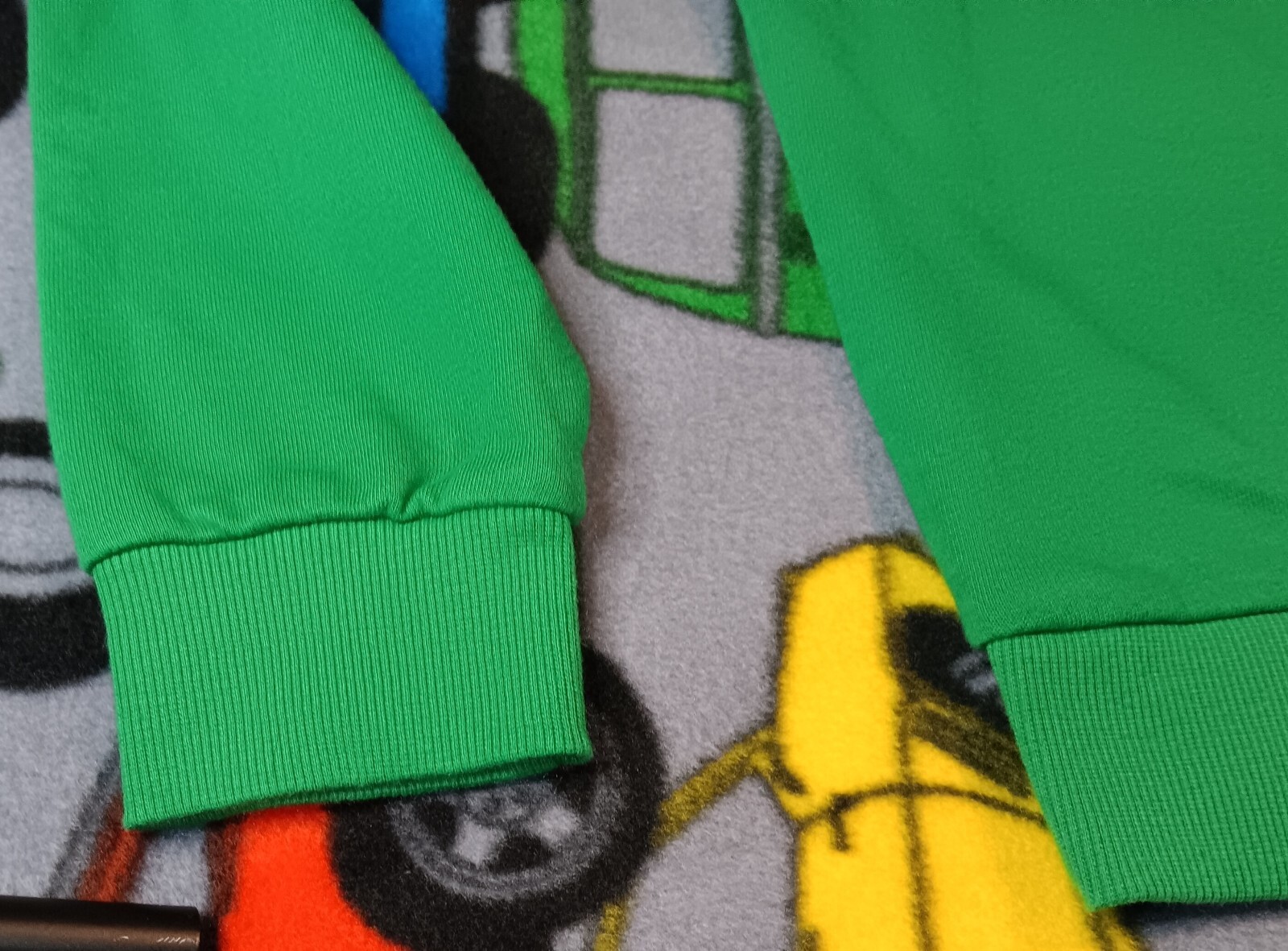 DISNEY Divided pullover sweater. Size small - image 11