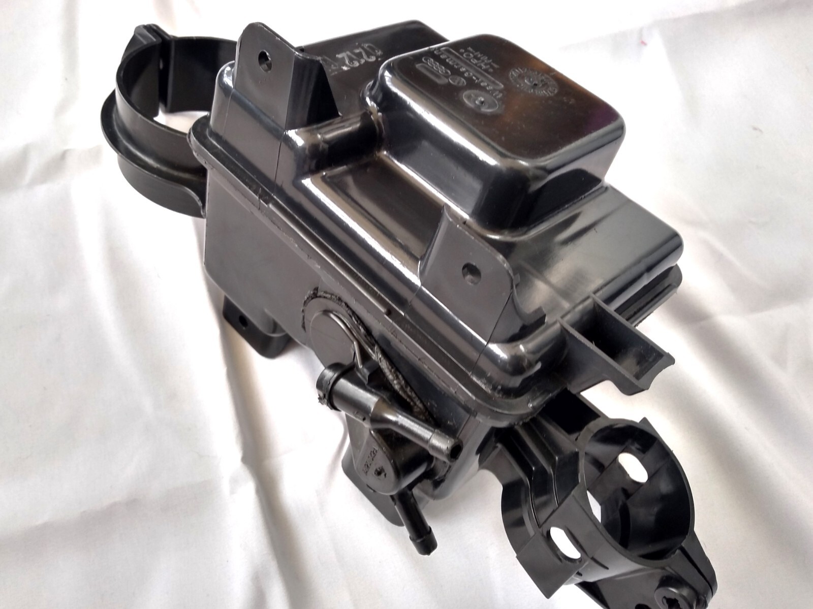 NOS VW Golf Mk2 Fuel Pump Housing for 1.8 16V "PL" Engine GENUINE