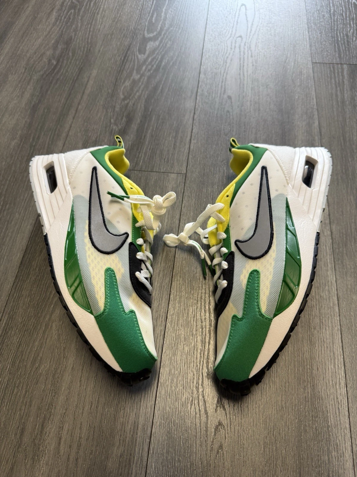 Nike Air Max Solo Oregon Ducks Men Size 9.5 Green Yellow Sneakers FZ4837-001 NEW