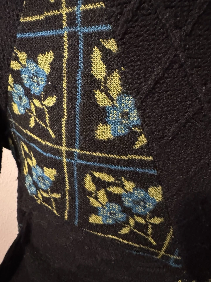 Cardigã Anthropologie Feminino Dormindo na Neve Suéter G Grande Preto Patch Verde - Imagem 2 de 4