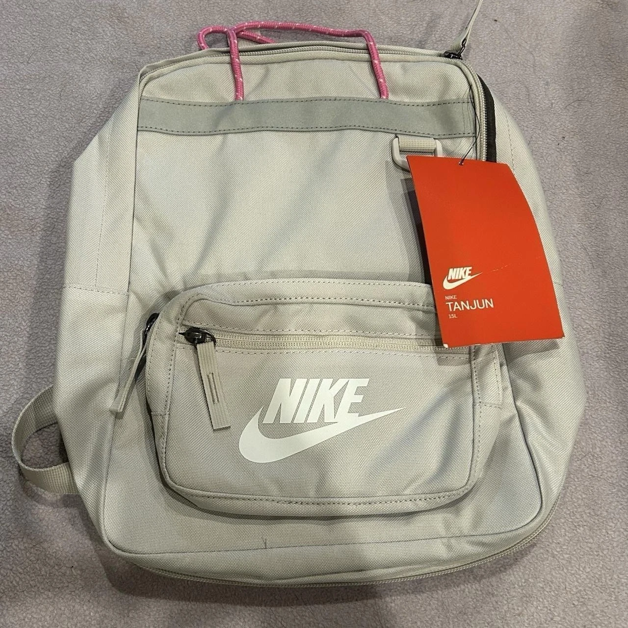NWT Nike Tanjun Backpack Light Gray. New With Tags. Multiple Pockets
Opens in a new window or tab