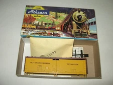 Athearn 40' WD Reefer FRUIT GROWERS EXPRESS 5218 HO