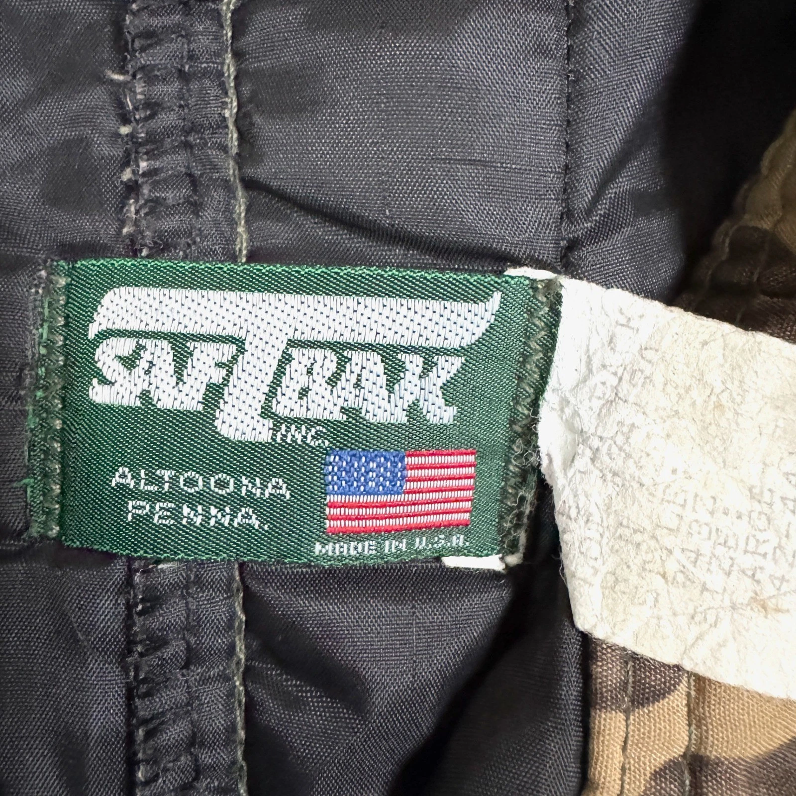 Saf-T-Bak Coveralls Large 42-44 Camo Duck Hunter Vintage Insulated Jumpsuit FLAW - product detail image 4
