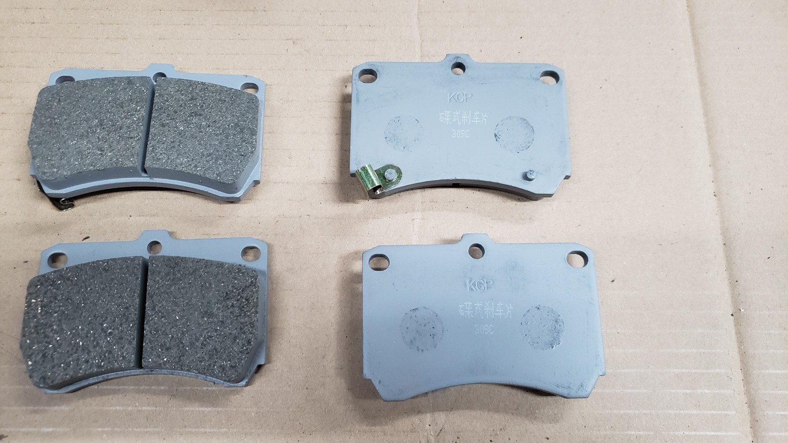 Plaquettes de frein Mazda 323 et Demio idéales pour trajets urbains quotidiens