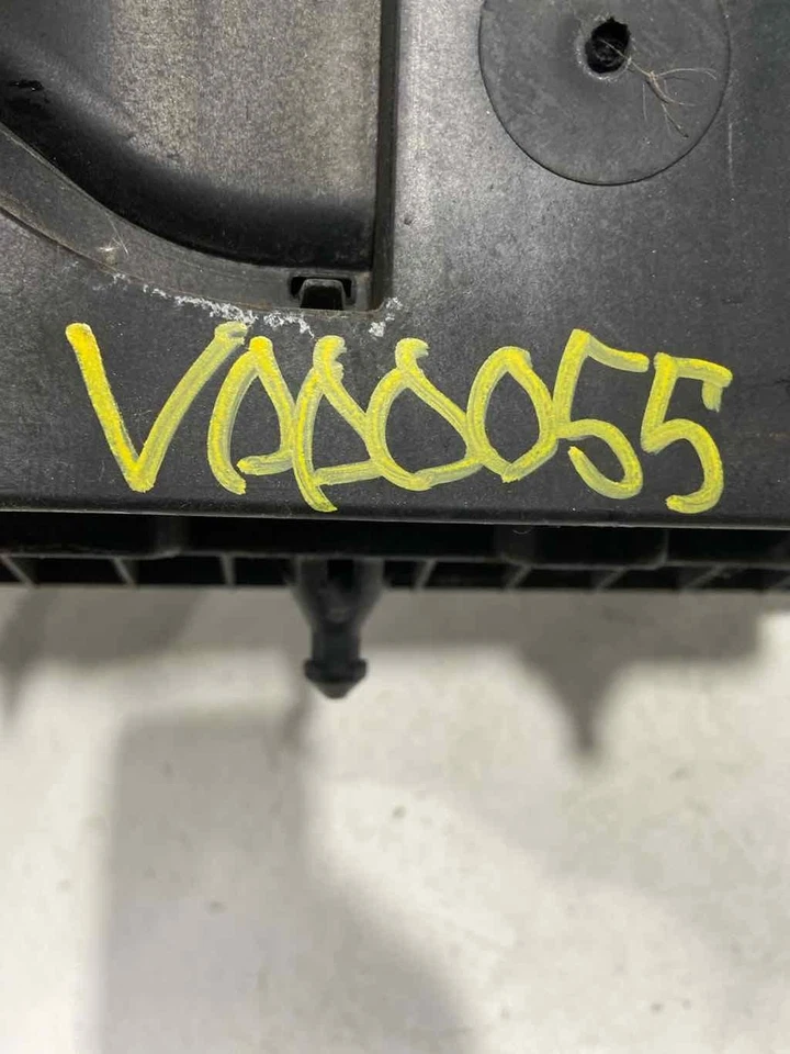 Used Air Cleaner Assembly fits: 2010 Jeep Patriot 2.0 Grade A - Image 3 of 4