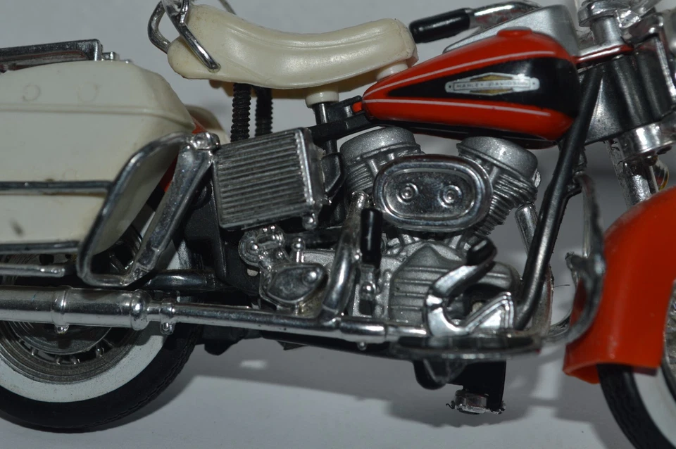 Harley Davidson FHL Electra Glide 1966 motocicleta Maisto diecast rojo blanco 1:18 Foto 3 de 4