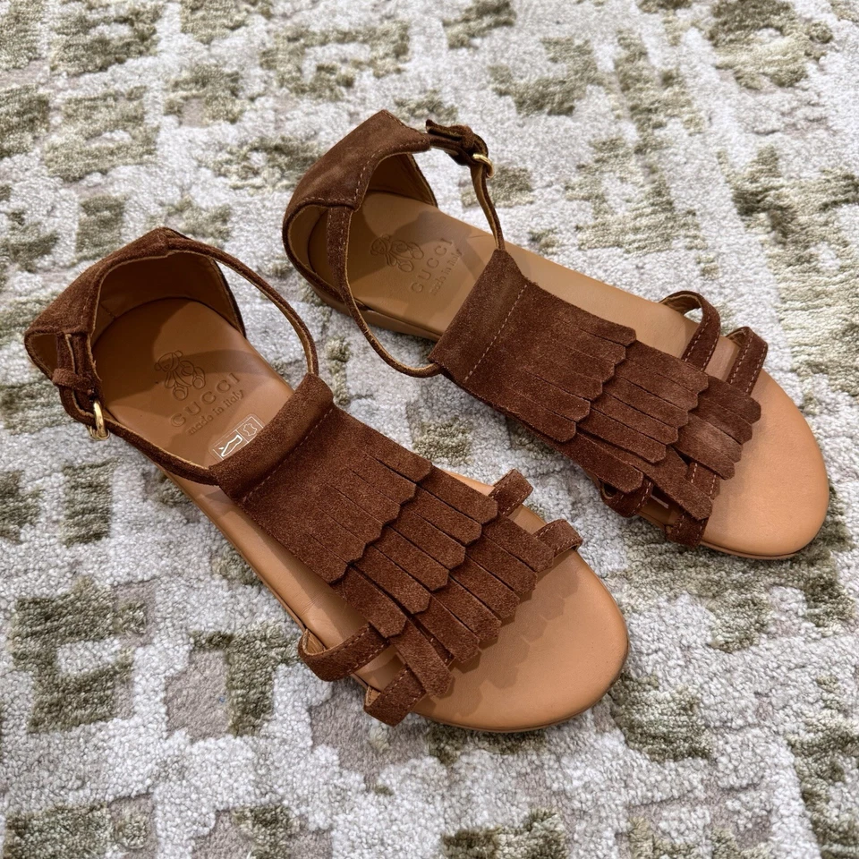 Sandalia Gucci Niños Marrón Gamuza Detalle Flecos Talla 32 EE. UU. 1 Hebilla Dorada Foto 2 de 4