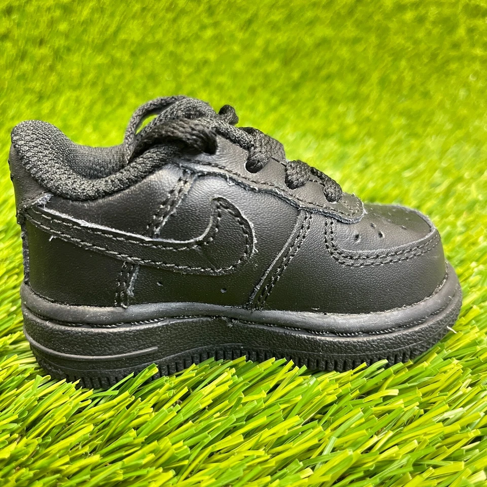 Nike Air Force 1 низкий ребенка ясельного возраста размер 2C тройной черный ходьбы обувь кроссовки - Изображение 4 из 4