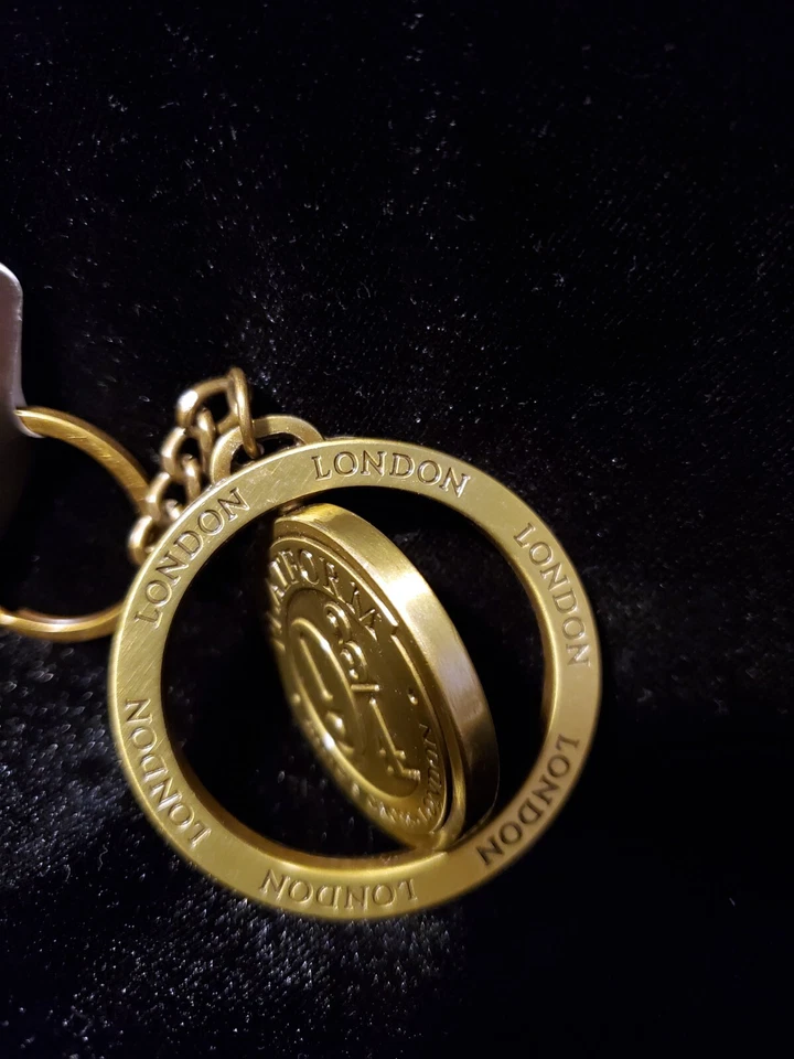 Harry Potter Keychain Platform 9 And 3/4 - Spinning Keychain - Image 3 of 4