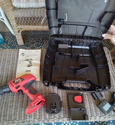Skil 12V Cordless Drill/Driver Model 2467 Tool, Battery, Charger and Case Manuel