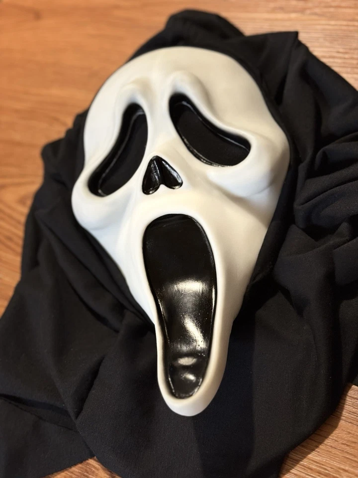 Deluxe Scream 5 (2022) Production Style Killer Mask - Image 3 of 4