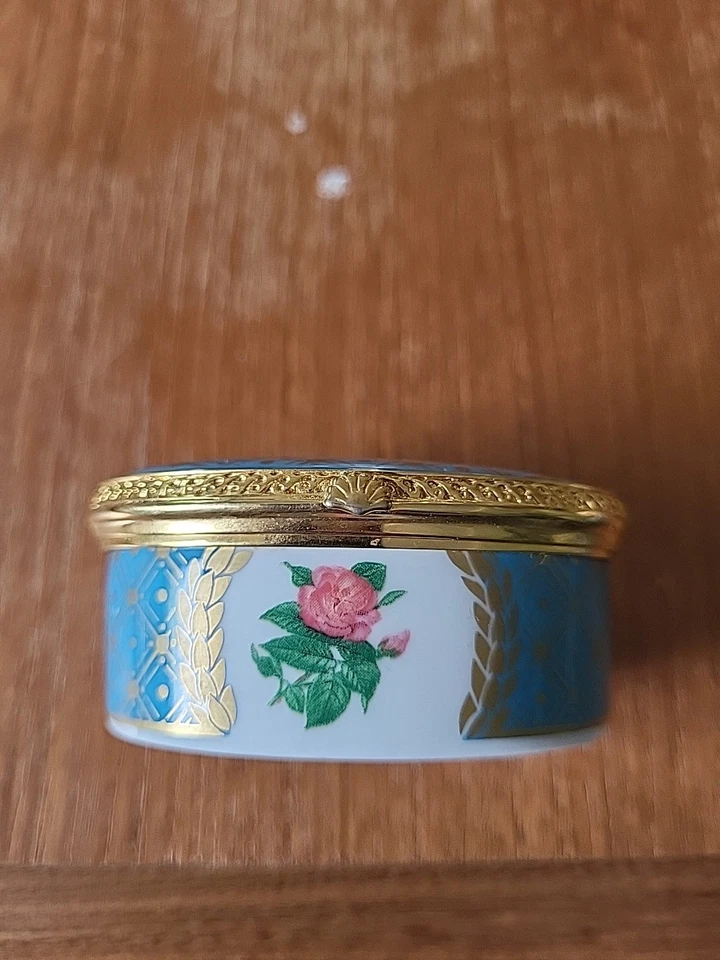 Royal Worcester  China  Box  -  Queen Mother 100 years 1st quality Royalty - Image 2 of 4