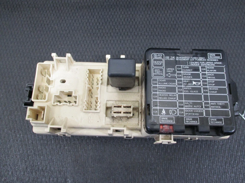 1991 年 Eagle Talon DRIVER 左底现金继电器保险丝盒 — 第 2/4 张图片