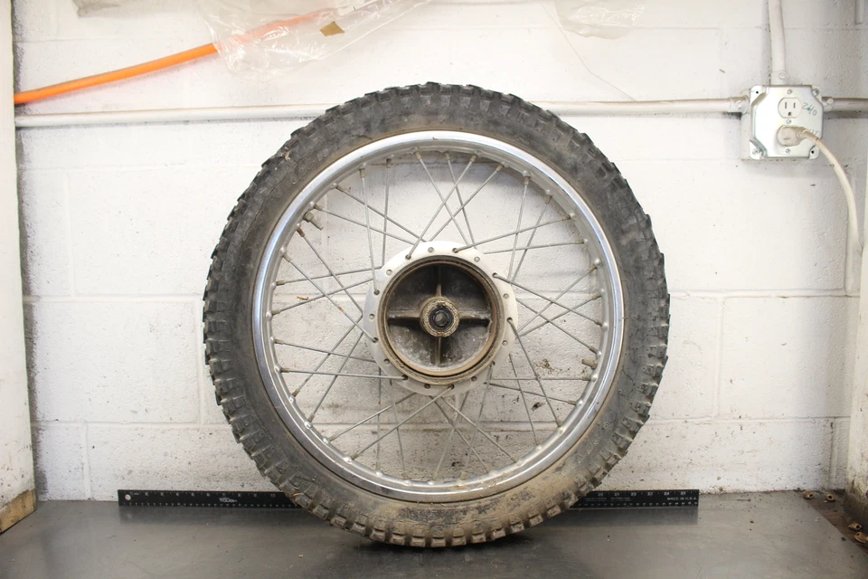 Llanta delantera Yamaha DT250 DT1 250 1968 (3,25-19) B256 Foto 3 de 4