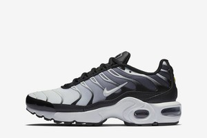 air max plus gs black and white