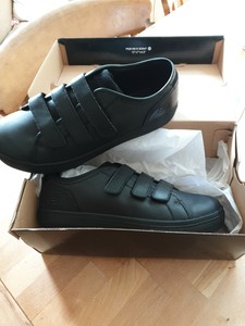 sketchers black leather shoes