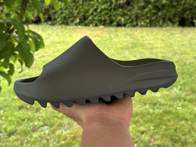 Adidas Yeezy Slide  Granite | Anthrazit   verschiedene Größen 40,5 & 48,5 NEW 