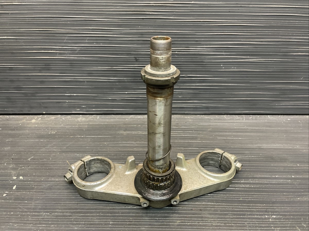 2000 Kawasaki Ninja ZX7R bottom triple tree, lower fork bridge