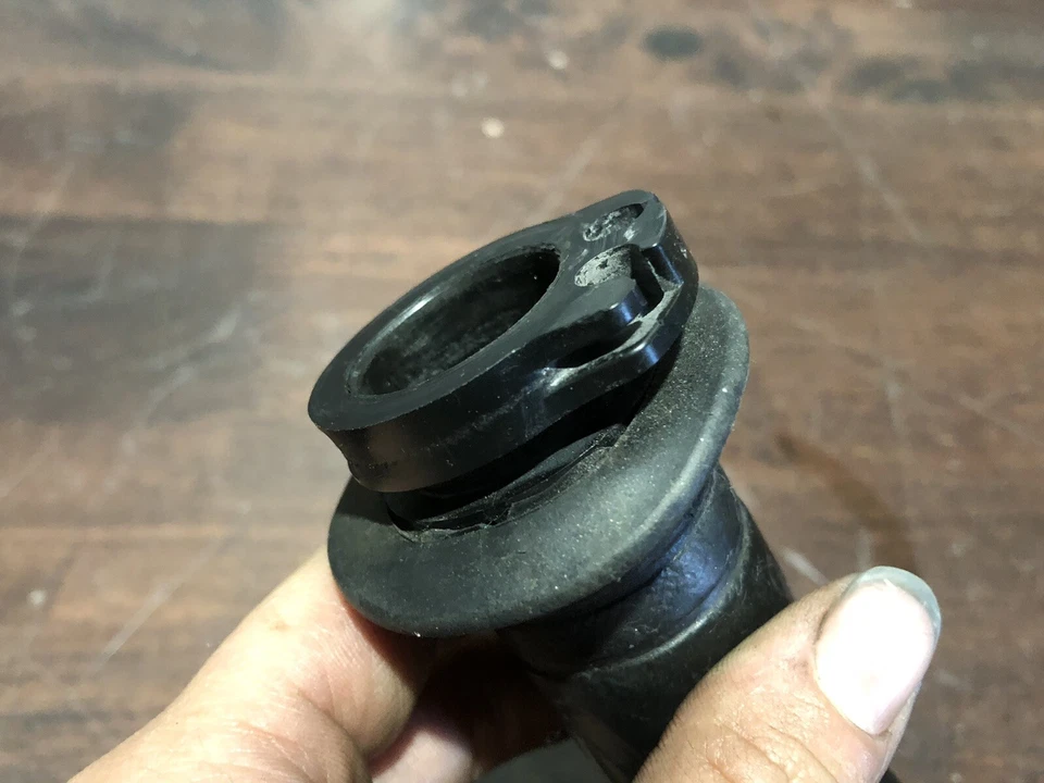 2006 Suzuki Gsxr 600 manga do acelerador (grip) (OEM) - Imagem 3 de 4