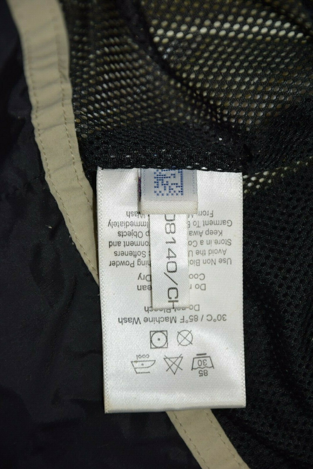 Верхняя бирка. Бирки Berghaus. Куртка Berghaus бирки. Оригинальные бирки Бергхаус. Berghaus ветровка бирки.