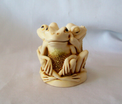 Harmony Kingdom ''Tongue And Cheek'' Frogs Original Box Figurine 1994