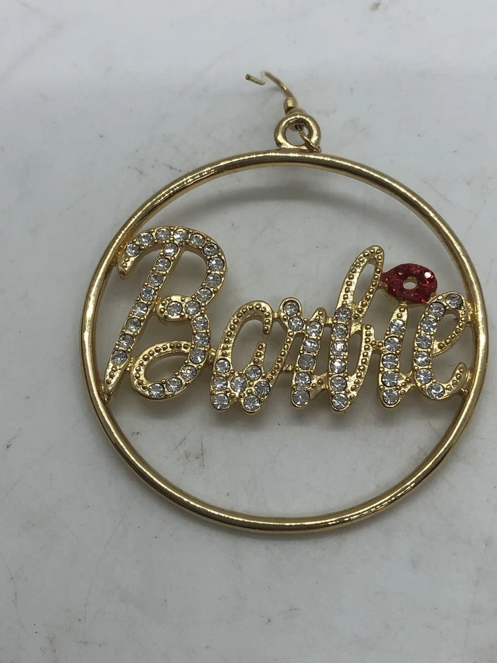 Lote de 2 pares de pendientes de diamantes de imitación con logotipo de Barbie Foto 2 de 4