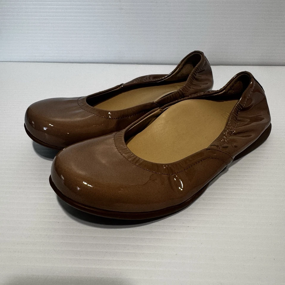 Nuevos planos de charol tostado ABEO Tilly talla 7 Foto 2 de 4