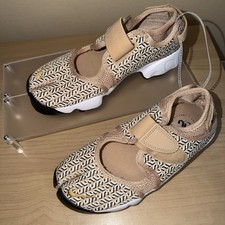 New Women  s 6 Nike Air Rift "United In Victory" Women's FB2366-200 Brown,Black