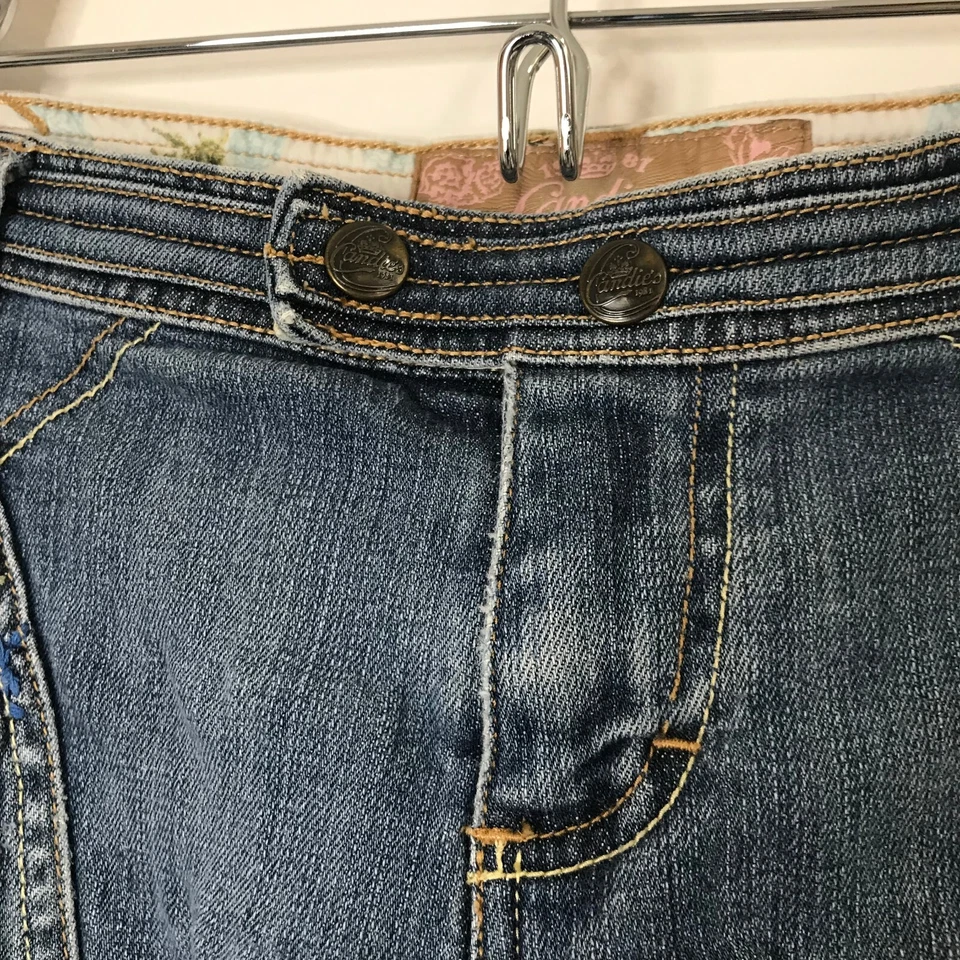 Vintage Y2K 2000s Candie's Denim Jean Shorts Size 5 / 4 Embroidered Roll Tab - Image 4 of 4