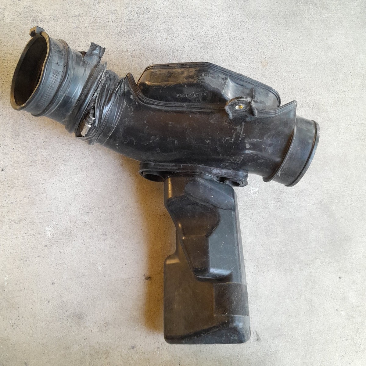 きめつ OEM Xterra/ Pathfinder/ Frontier Air Intake Duct Assembly - VQ40DE