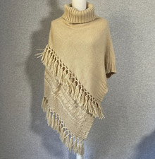 Steve Madden Poncho Topper Suéter Mujer OS Cable Tejido Flecos Asimétrico Boho