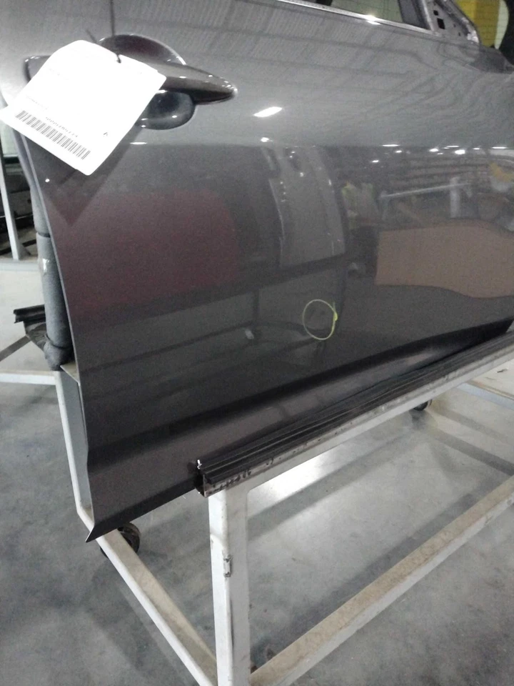 Conjunto de puerta delantera derecha usado se adapta a: plataforma delantera eléctrica Nissan Sentra 2022 Foto 2 de 4