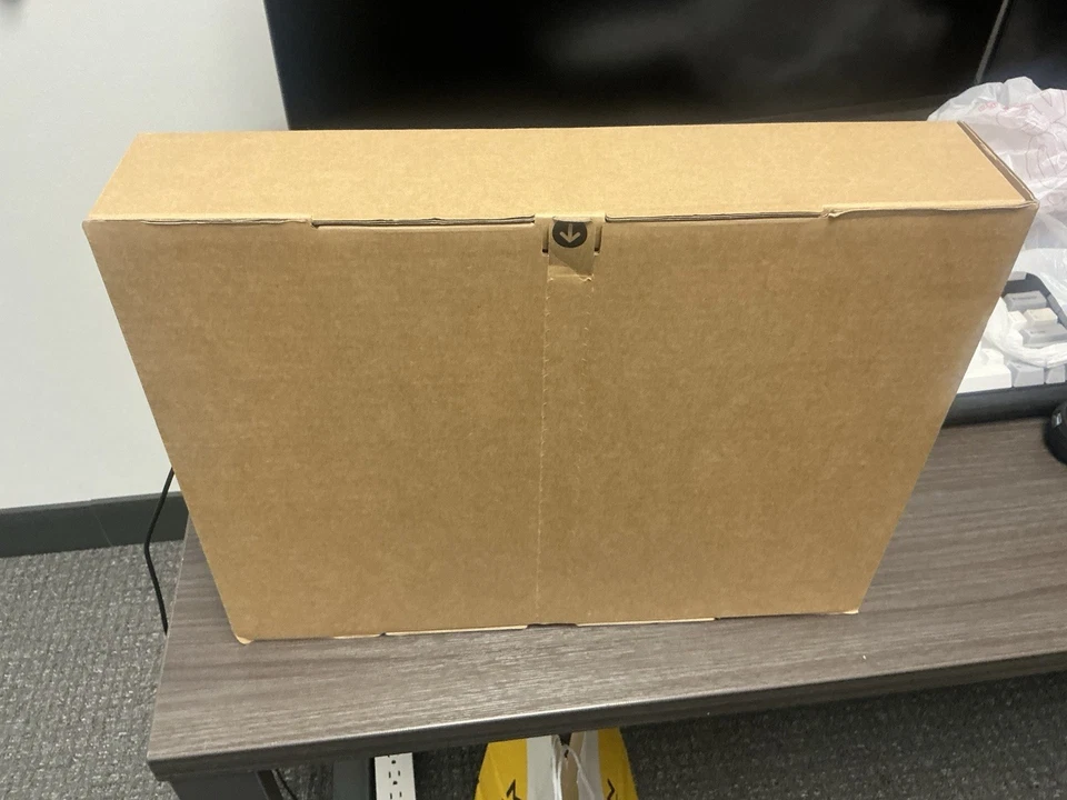 Apple MacBook Pro 14" M5 Chip 16GB 512GB SSD 10-Core GPU Silber MDE44LL/A 2025