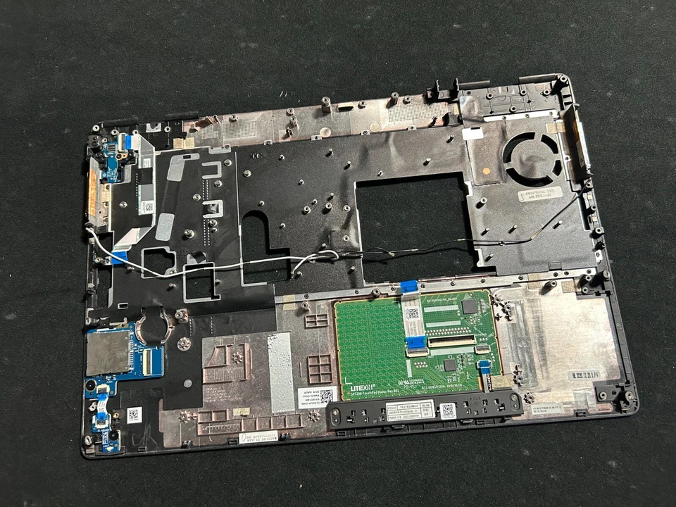 Dell Precision 7560 15.6" Negro Estuche Superior Apoyamanos Panel Táctil AM2V7000I00 Grado C Foto 2 de 2